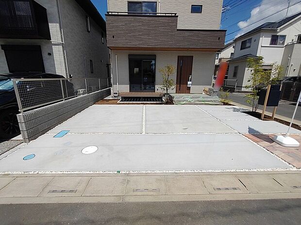 出し入れしやすい並列駐車場(2台可)が嬉しい住まい。