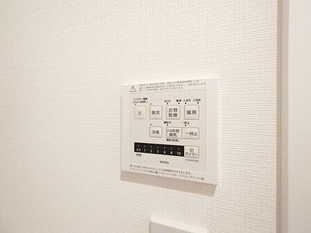 空気もこもらず、いつもクリーンな浴室乾燥機付。 