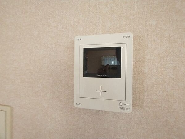 お一人の時でも安心のモニター付きインターホン