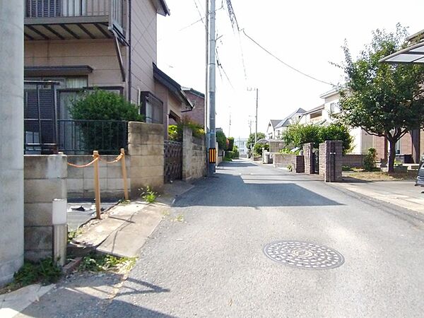 幅員こそやや狭くても、その分交通量が少なくて安心。