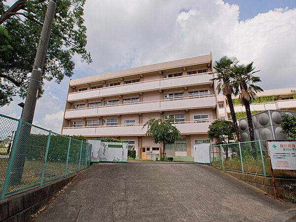 上尾市立芝川小学校（1290m）