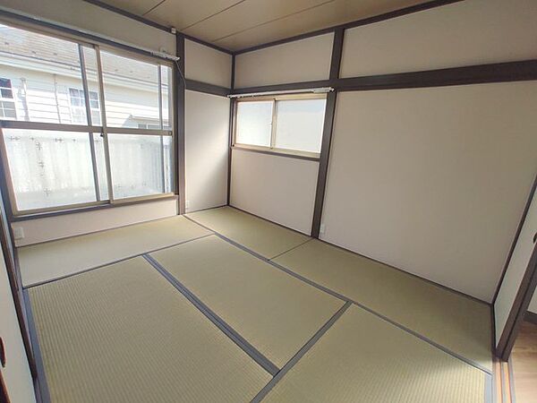 たっぷりの陽光に包まれる明るい住まいが、ここにあります。