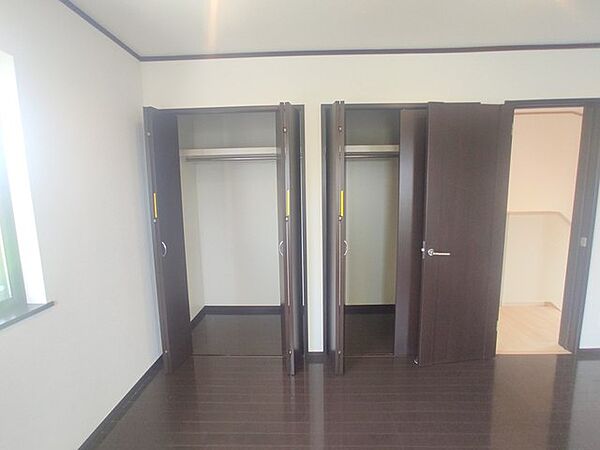 たっぷりの収納スペースで快適に暮らせそう。