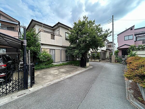 幅員こそやや狭くても、その分交通量が少なくて安心。