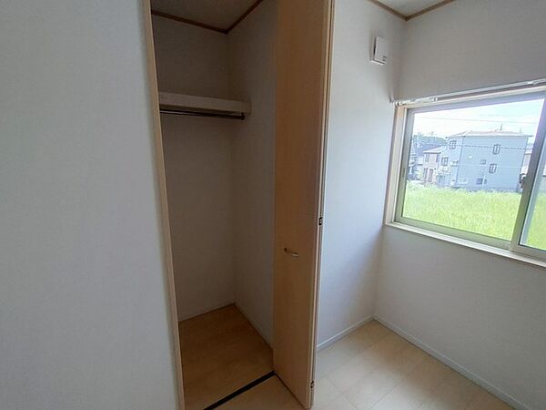 子供部屋にも嬉しい全居室収納スペース。