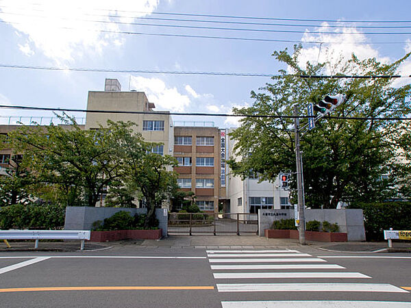 久喜市立久喜中学校（900m）