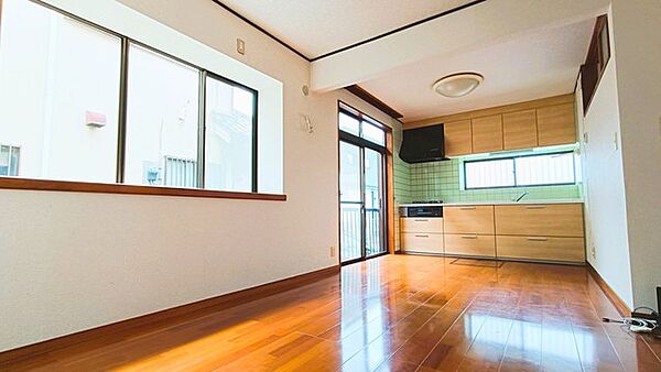 南側に大きな窓を配置、明るいリビングが出来ました。