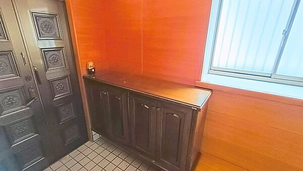シンプルなデザインの玄関収納。