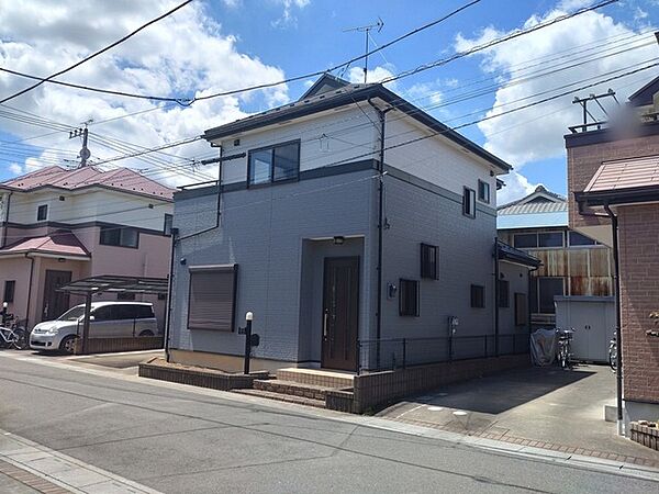 車通りの少ない閑静な住宅地、のびのびした子育てに適します。