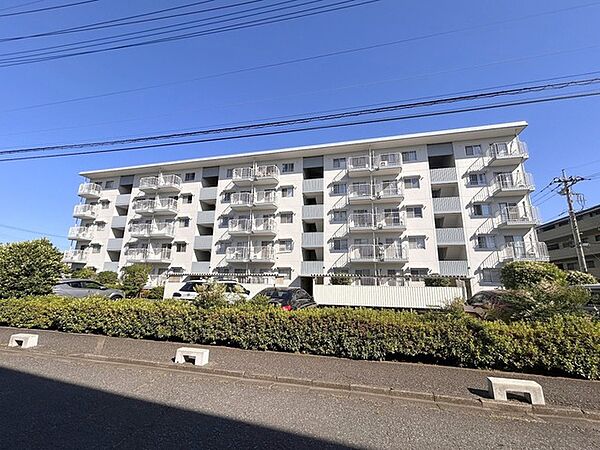 最寄り駅まで徒歩15分。この距離だと、運動不足も少し解消されるかも。