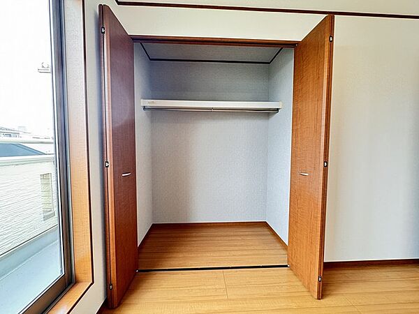 たっぷりの収納スペースで快適に暮らせそう。