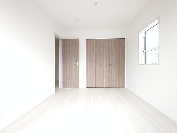 たっぷりの陽光に包まれる明るい住まいが、ここにあります。