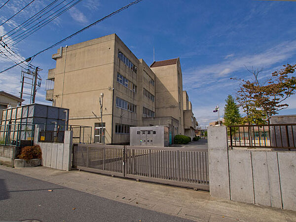 久喜市立栗橋小学校（580m）