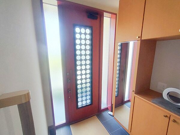 温かみのある色調が印象的な空間。洗練されたデザインが訪れる人を心地よく迎えてくれます。