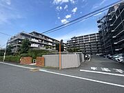 空の広がりを感じる開放的な住環境が、日々の暮らしに穏やかな落ち着きをもたらしてくれます 