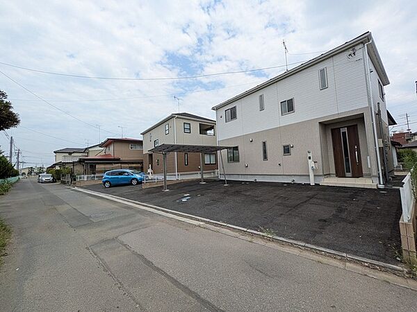閑静な住宅街に佇む、ゆとりある敷地と機能的な外観が日々の暮らしを穏やかに整えてくれます。