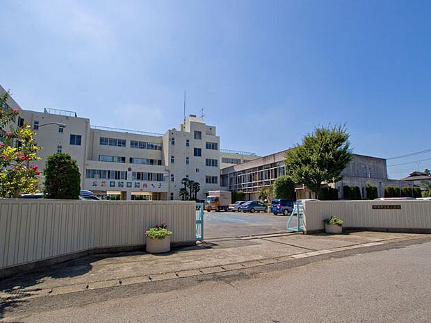 伊奈町立南小学校(210m)