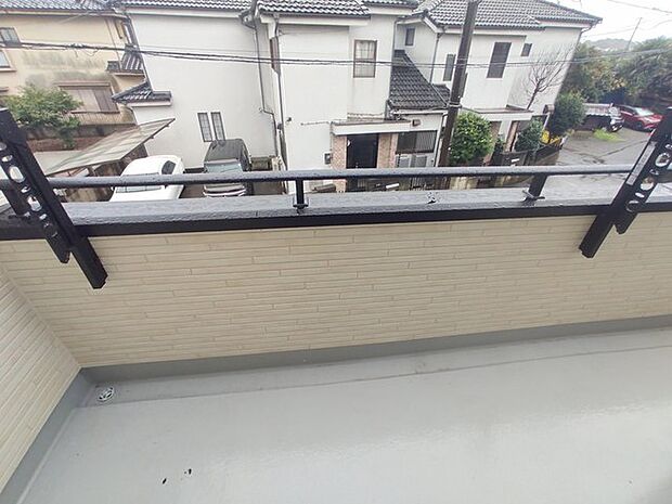 南向きバルコニーでお洗濯ものはいつもカラッと乾きます。