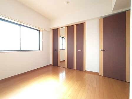 たっぷりの陽光と、心地よい風が舞い込みます。
