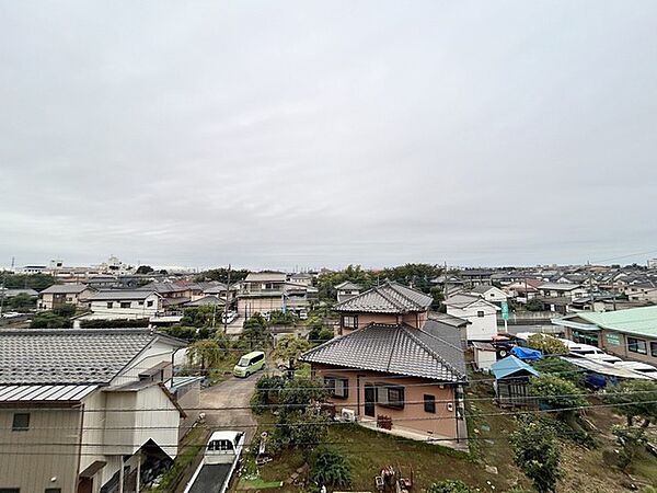 落ち着いた街並みを見渡すパノラマビューが毎日の風景を彩ります。