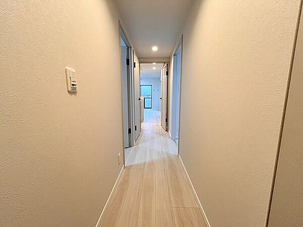 奥へと続く美しい奥行きが、心地よい広がりを感じさせる空間です。