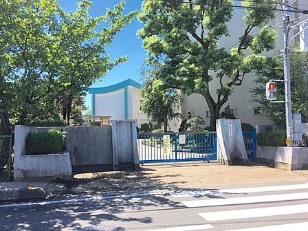 春日部市立八木崎小学校(710m)