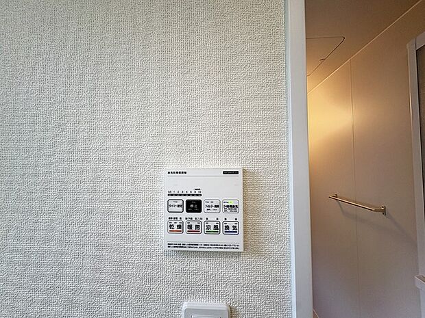 バスユニット1坪タイプ、浴室乾燥機、手すり付き。