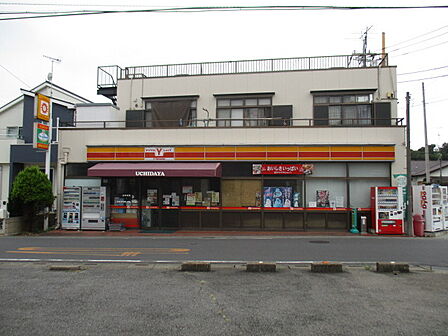 内田屋ストア(570m)