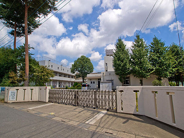 桶川市立朝日小学校（520m）
