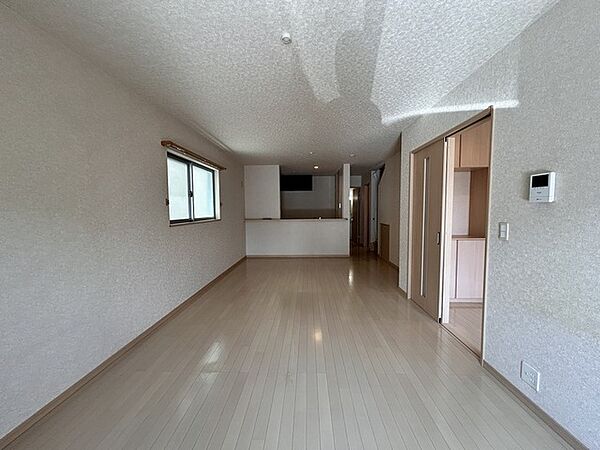 開放的なこの空間がお客様をお出迎えします。ＬＤＫは18.9帖。