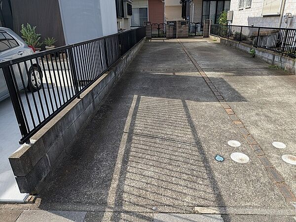 日々の暮らしを整える、ゆとりある敷地環境が毎日の出発と帰宅を穏やかに演出します。