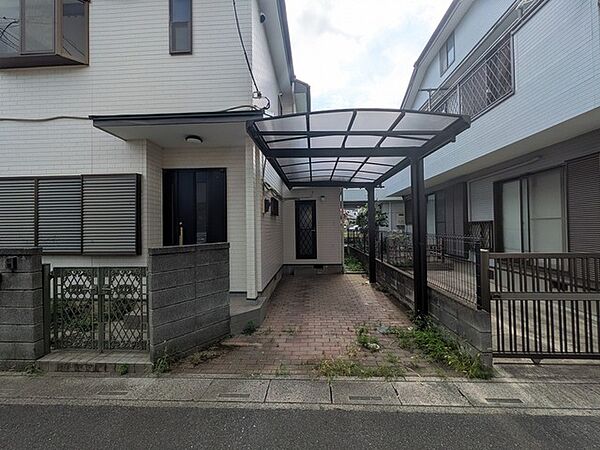 住まいとしての落ち着きを感じさせる、穏やかな佇まいが日常に溶け込む心地よい空間です。