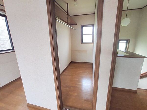 多趣味のご家族にも嬉しい、ウォークインクローゼット。