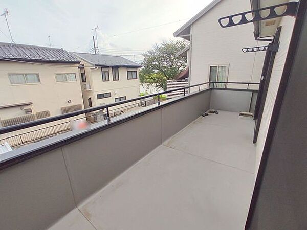 見晴らしの良い開放感のある空間。日々の暮らしの中に、ちょっとした安らぎの時間を添えてくれます。