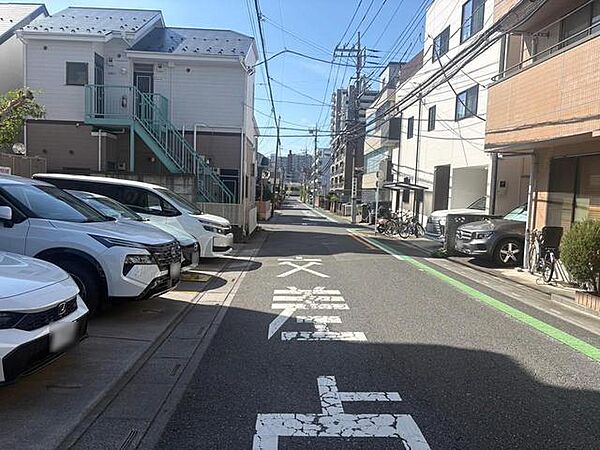 幅員こそやや狭くても、その分交通量が少なくて安心。