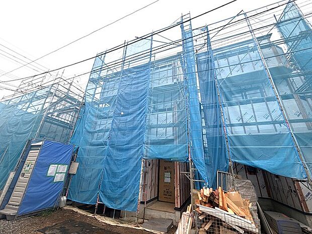 最寄り駅まで徒歩6分の近さ。 忙しい朝が助かる立地、 暮らしにゆとりが生まれます。 