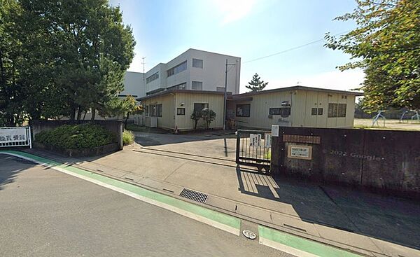 春日部市立立野小学校（640m）