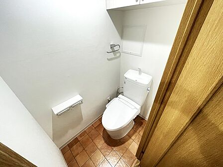 新しくお住まいになる方のことを考えて、トイレも新品に交換しました。