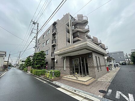 駅徒歩8分。マイカーを持たない選択をする方、増えてます。 