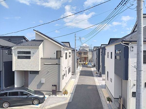 あたり一帯に住宅が広がる立地、住宅地ならではのロケーション。