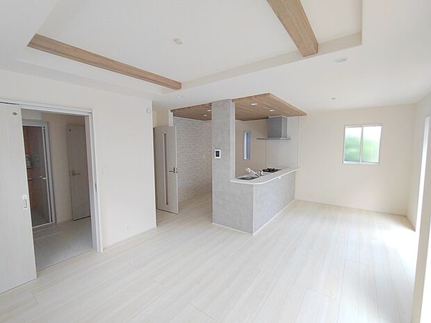 天井高を高くするための一工夫、折り上げ天井。開放感に包まれます。