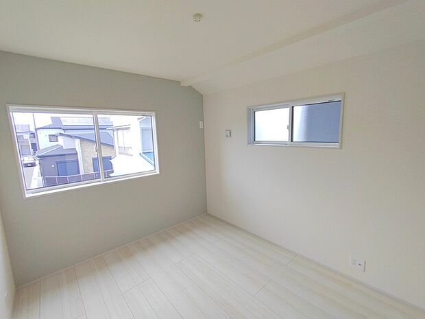住宅街の2階南向きのお部屋、日当たりはご覧のとおり良好です。