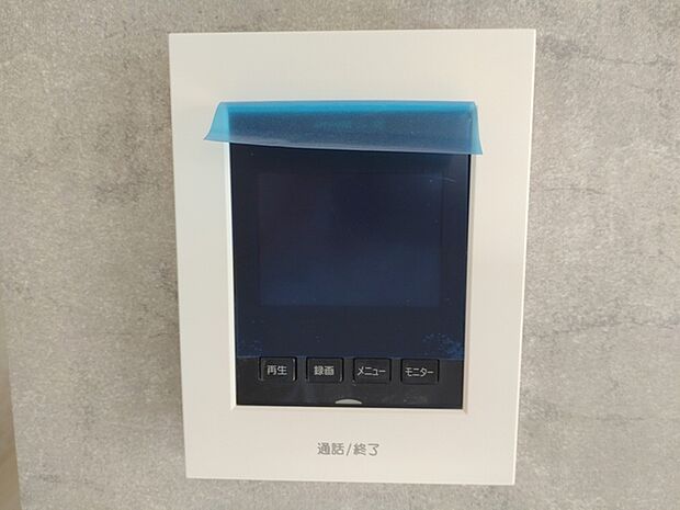 来客が一目で分かるカラーモニターインターフォン付き。