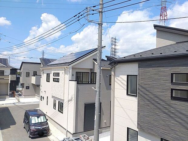 あたりには住宅を中心とした建物が広がります。