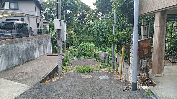 幅員こそやや狭くても、その分交通量が少なくて安心。