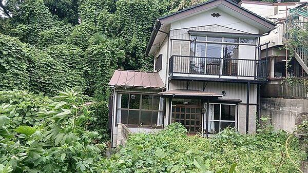 最寄り駅まで徒歩10分の近さ。 忙しい朝が助かる立地、 暮らしにゆとりが生まれます。