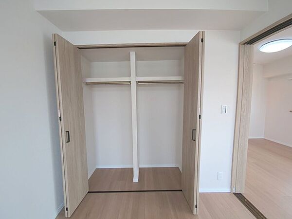 たっぷりの収納スペースで快適に暮らせそう。