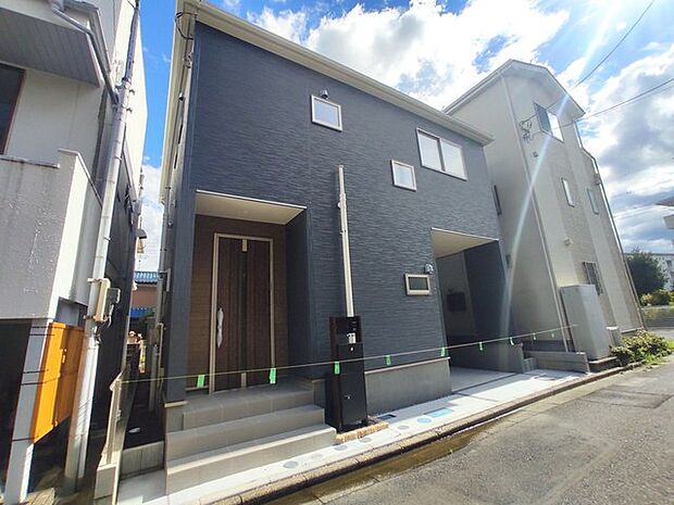 当分譲地はこちらの一棟のみの現場となります。ご覧になれますので、お気軽にお問い合わせください。