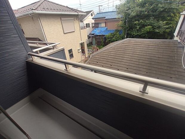 あたり一帯に住宅が広がる立地、住宅地ならではのロケーション。