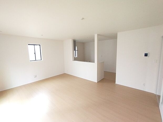 ご家族みんながゆったりくつろげる広々リビング。 